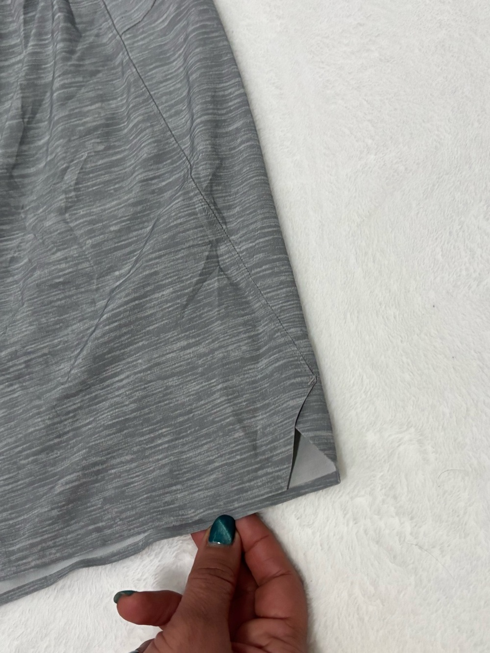 LULULEMON ATHLETICA Men's Performance Grey Athletic Shorts - Picture 3 of 12